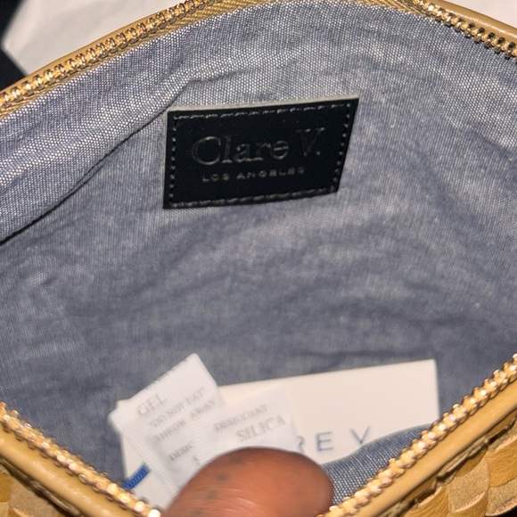 NWT CLARE V. Petit Moyen woven mini messenger bag in Sequoia. - Picture 8 of 8